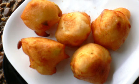 Puli Bongaralu (Masala Bonda) Puli Bongaralu (Masala Bonda)