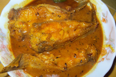 Ilish Macher Paturi (Bengali Hilsa Curry)