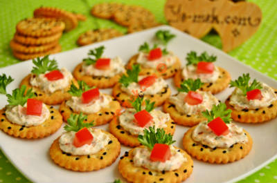 Biscuit Canapes