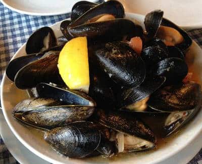 Spicy Steamed Mussels