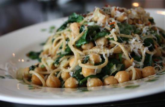 Chickpeas and Spinach Pasta