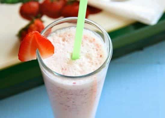 Oats and Strawberry Milkshake