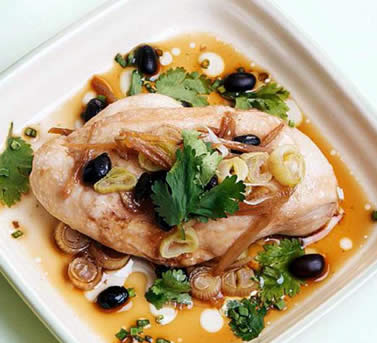 Steamed Chicken with Soy and Leek Sauce