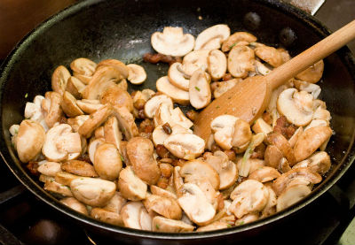 Stir-Fried Spicy Mushrooms
