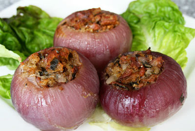 Stuffed Onions in Spicy Gravy