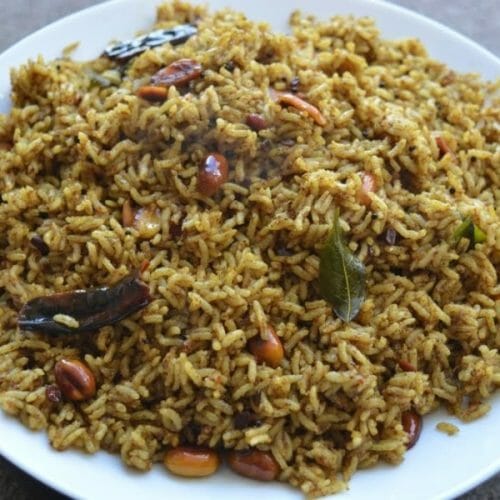 Puliyodharai (South Indian Tamarind Rice)