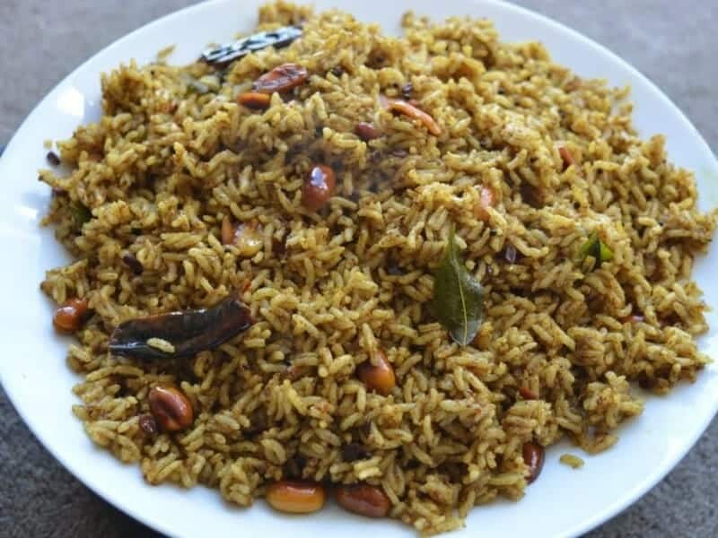 Puliyodharai (South Indian Tamarind Rice)