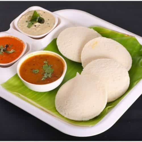 Idli with sambar and chutney