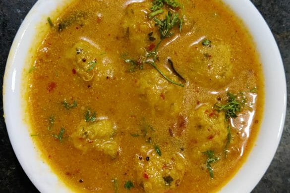 Paruppu Urundai Kuzhambu