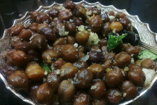 Karuppu KondaKadalai (Black Chickpeas) Sundal