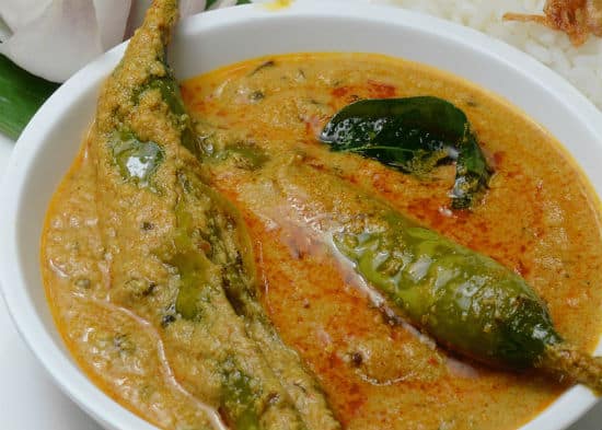 Hyderabadi Mirchi Ka Salan (Hyderabad Green Chilli Curry)