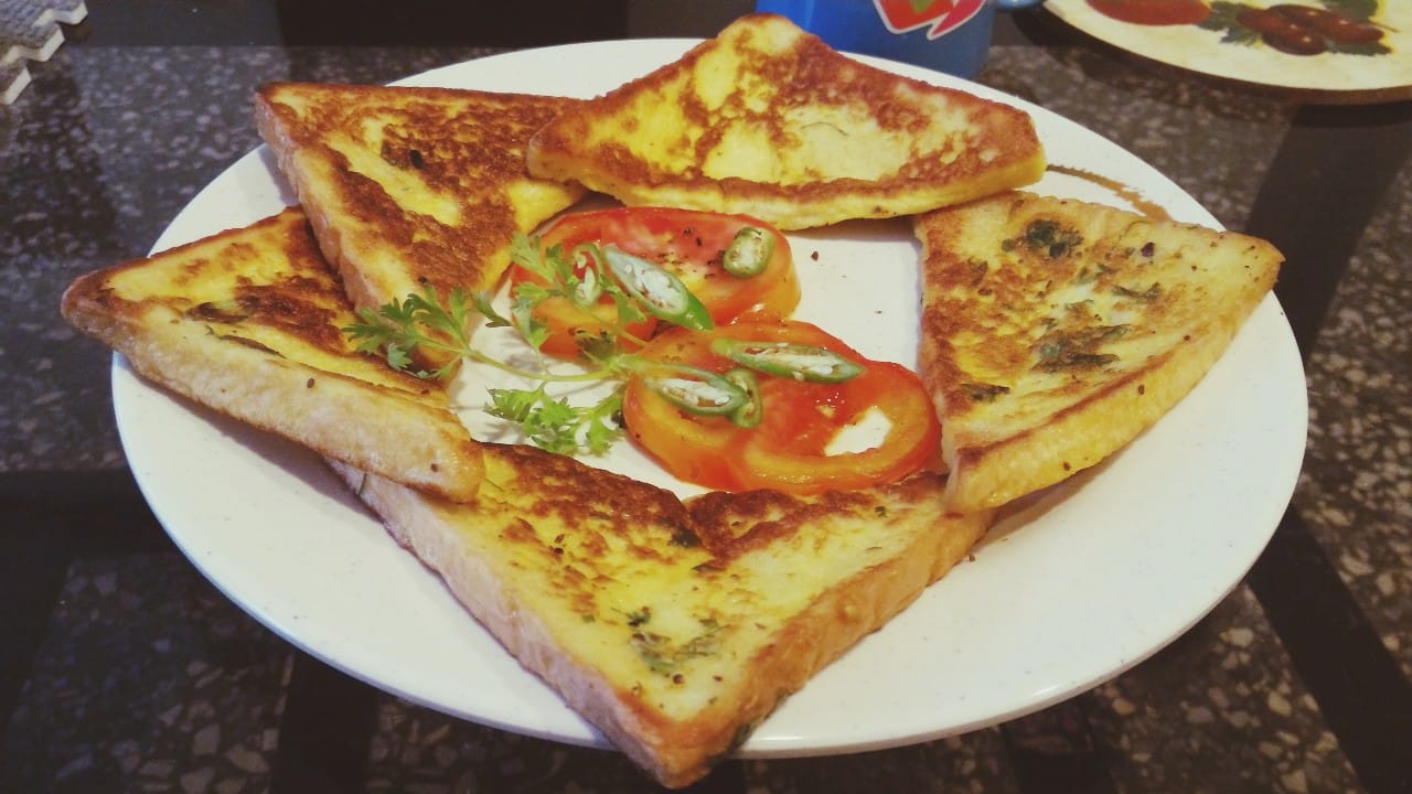 19 Must-Try Monsoon Recipes for Perfect Rainy Evenings 13 Eggless french toast in a plate