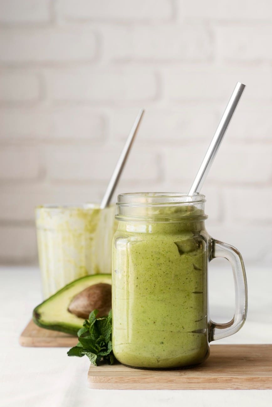 How Can Juice and Smoothies Improve Your Health? 5 Avocado Green Smoothie