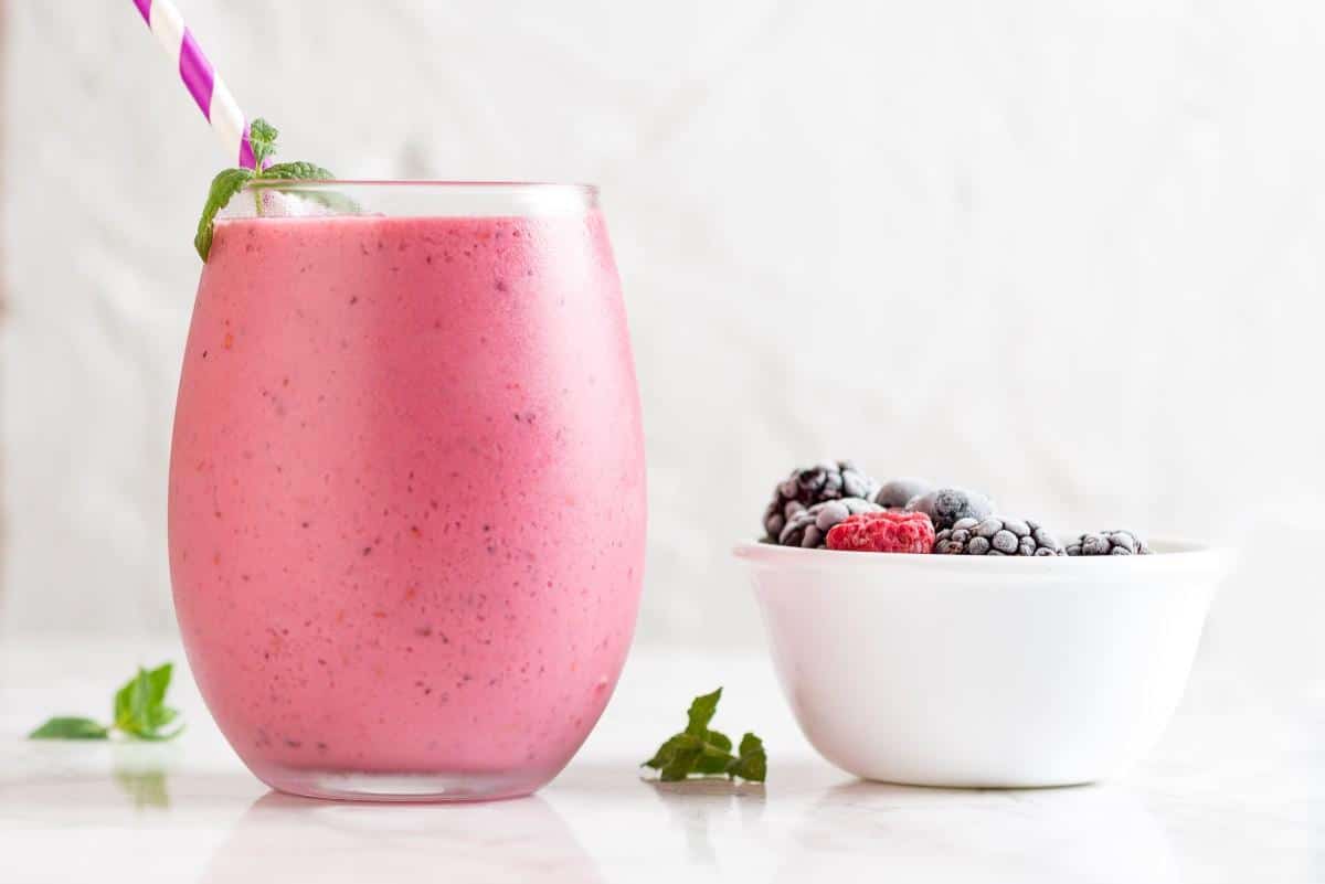 How Can Juice and Smoothies Improve Your Health? 9 Raspberry Chia Smoothie