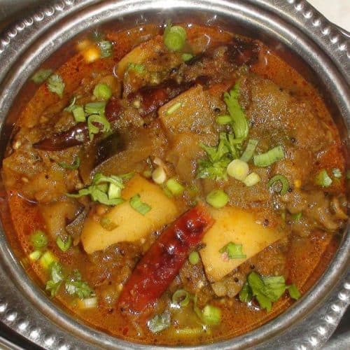 Ringan Bateta nu Shaak (Brinjal and Potato Curry)