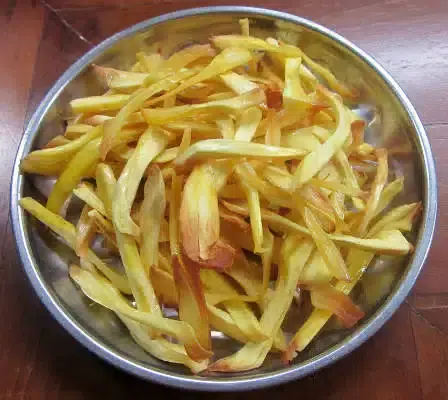 What Is Jackfruit and What Are 13 Easy Recipes to Try? 4 Jackfruit Chips on a steel bowl