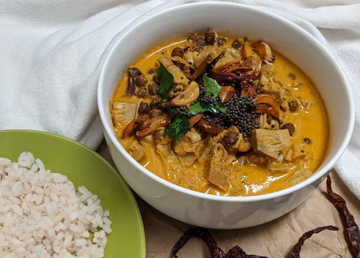 What Is Jackfruit and What Are 13 Easy Recipes to Try? 5 Raw Jackfruit Curry placed beside rice