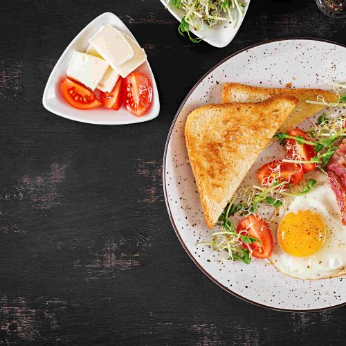 What Are the 15 Brunch Dishes to Try This Weekend? 18 Brunch kept on a table