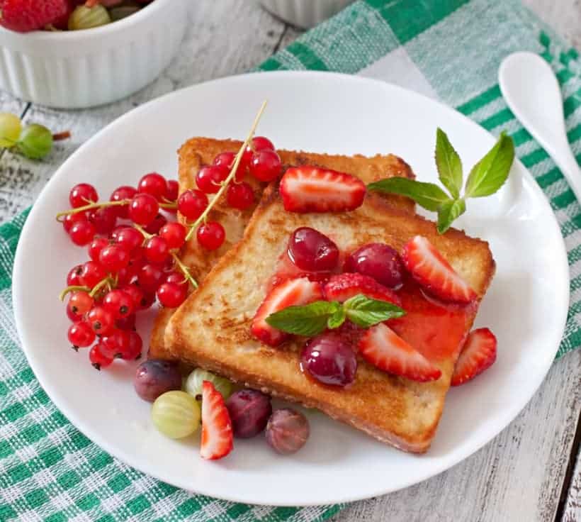 What Are the 15 Brunch Dishes to Try This Weekend? 8 French toast with berries