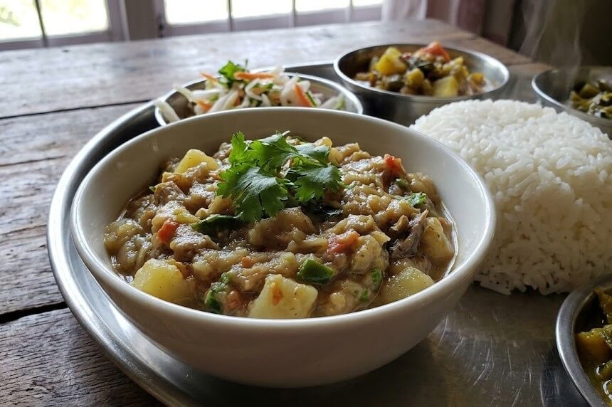 What are the Best Manipuri Cuisine Dishes to Try? 2 Eromba mashed vegetables with fermented fish served with rice in Manipuri cuisine