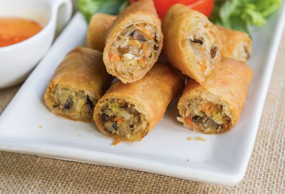 White Sauce Pasta & Garlic Rolls