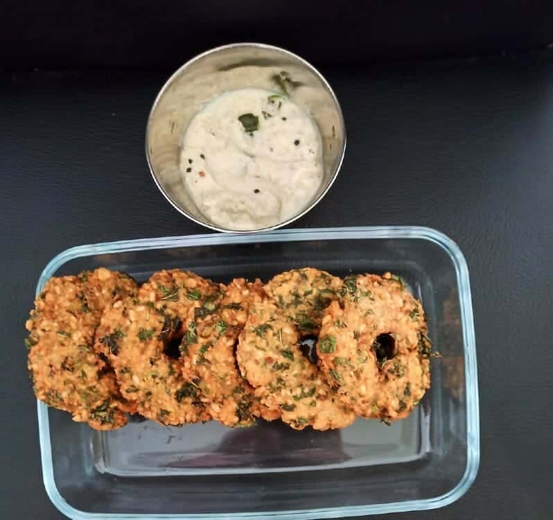 Keerai Vadai with Coconut Chutney