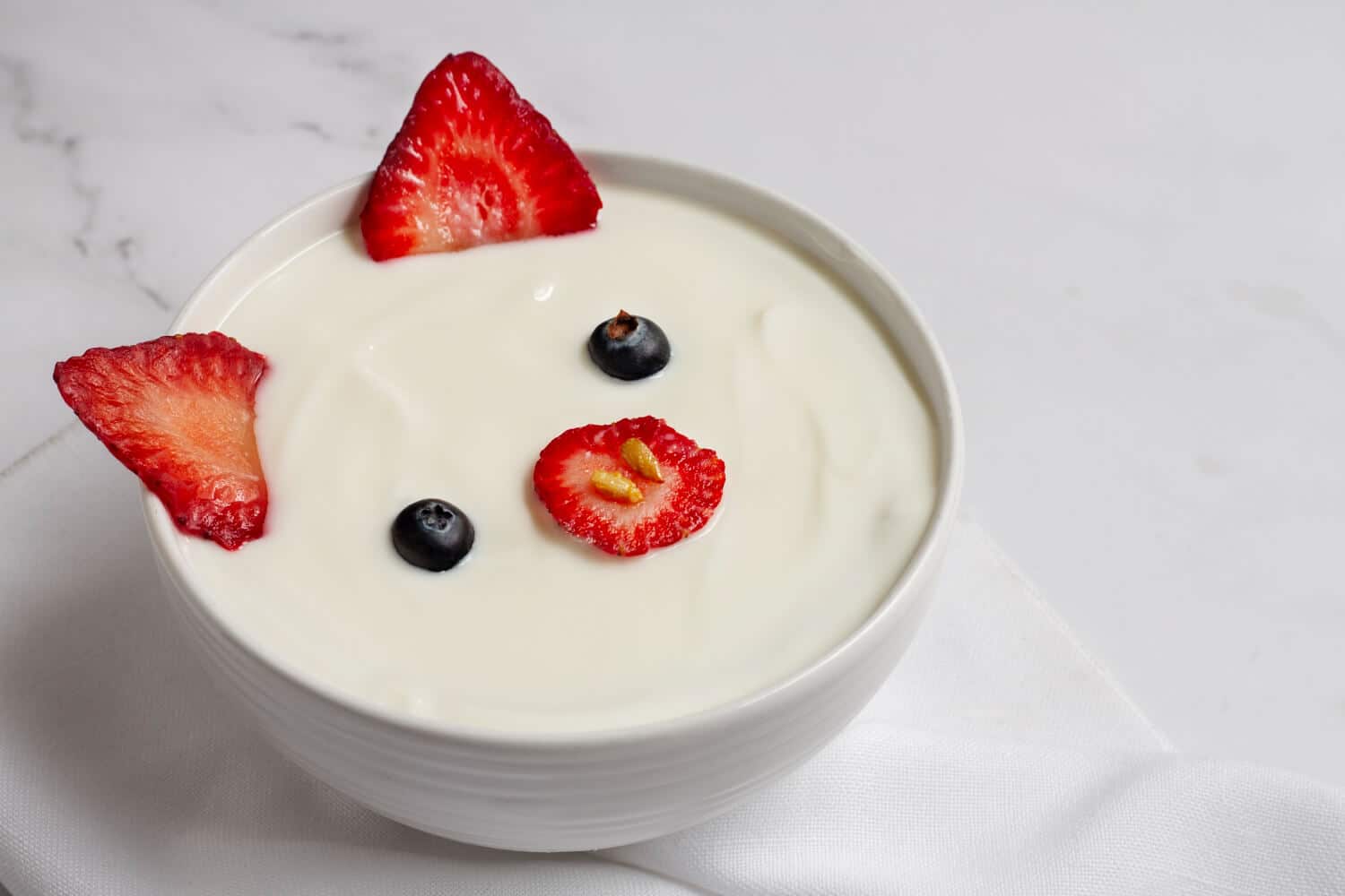 Which Heart Healthy Foods Should You Eat Daily? 16 Yoghurt nicely dressed with berries