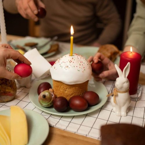 Food of Easter: Which Dishes Make the Perfect Easter Menu? 31 Traditional Easter meal table with decorated eggs festive bread candles and family celebration setting