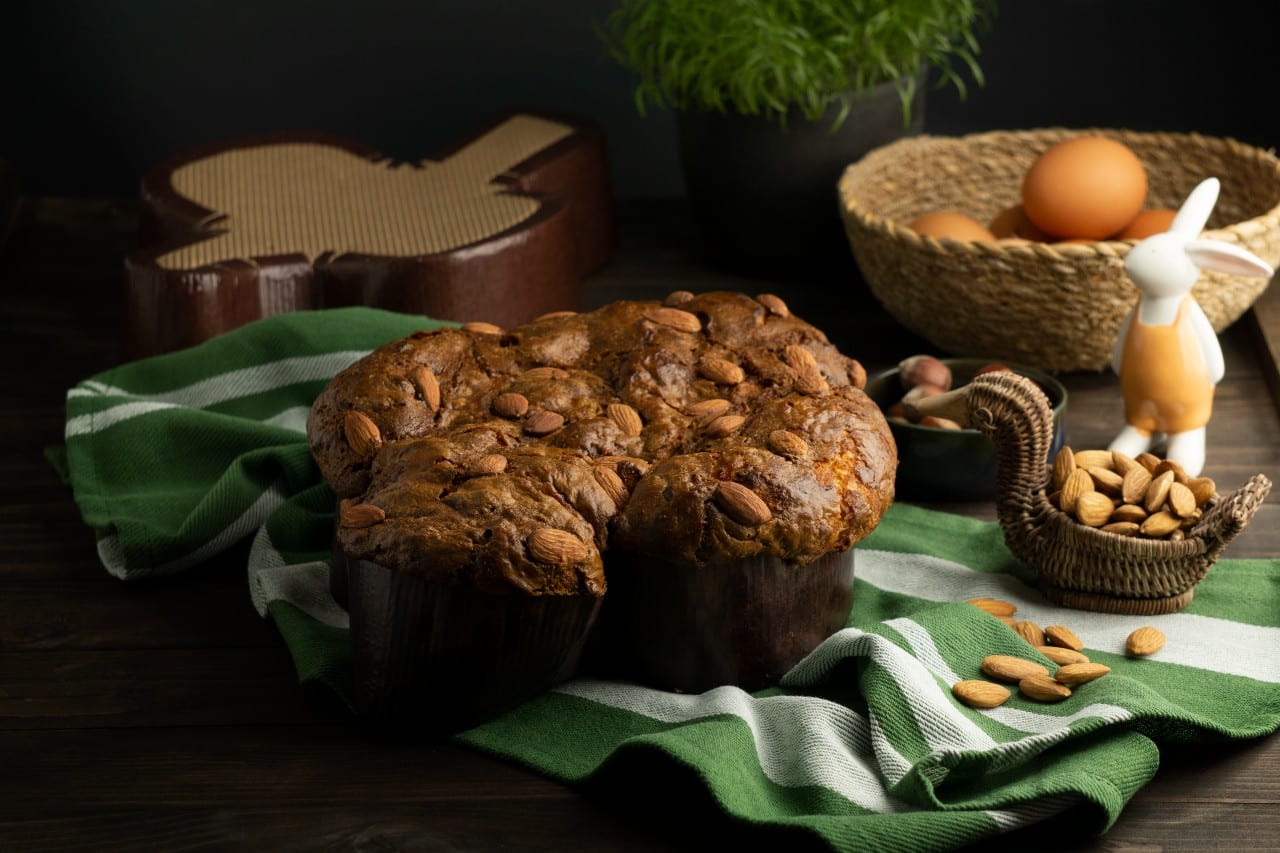 Food of Easter: Which Dishes Make the Perfect Easter Menu? 4 colomba with chocolate almonds