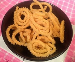 Moong Dal Murukku (Paasi Paruppu Murukku)