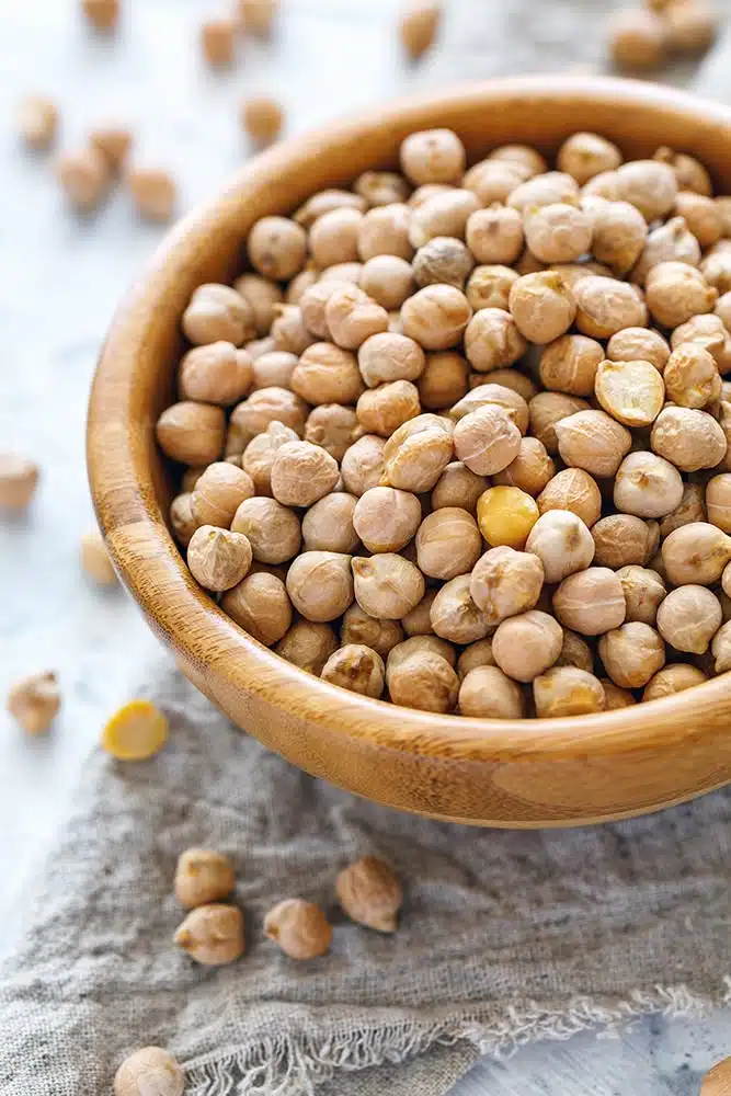 What are the Best Cholesterol-Reducing Foods for the Heart? 10 Cooked chickpeas high in fibre that help reduce cholesterol