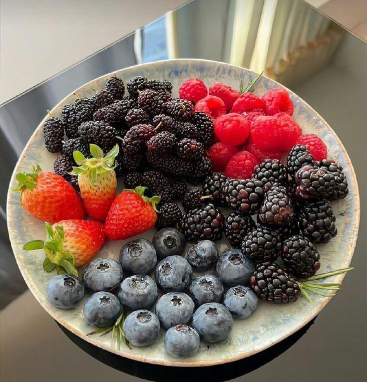 What are the Best Cholesterol-Reducing Foods for the Heart? 11 Fresh berries rich in antioxidants that support heart health