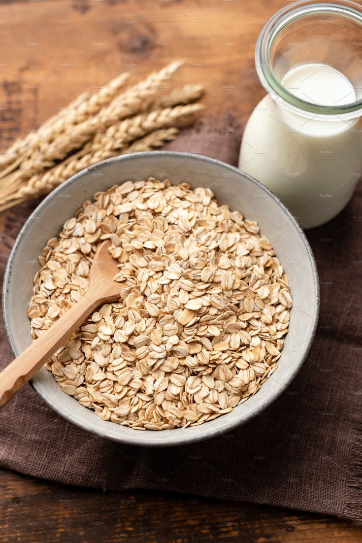 What are the Best Cholesterol-Reducing Foods for the Heart? 1 Healthy bowl of oats rich in soluble fibre for lowering cholesterol