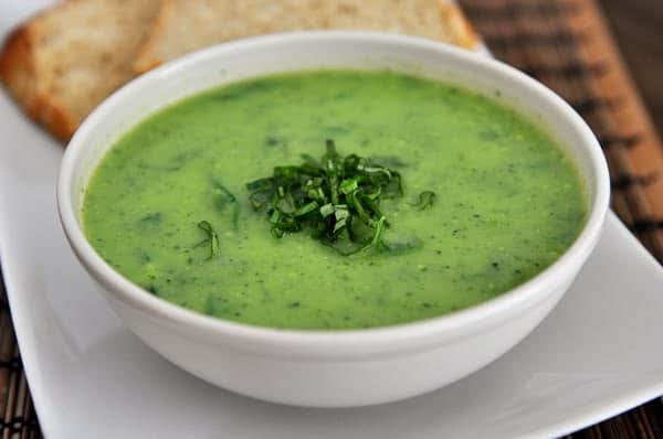 What are the Top Spinach Benefits for Health? 2 Spinach soup served in a bowl with smooth green texture and light seasoning