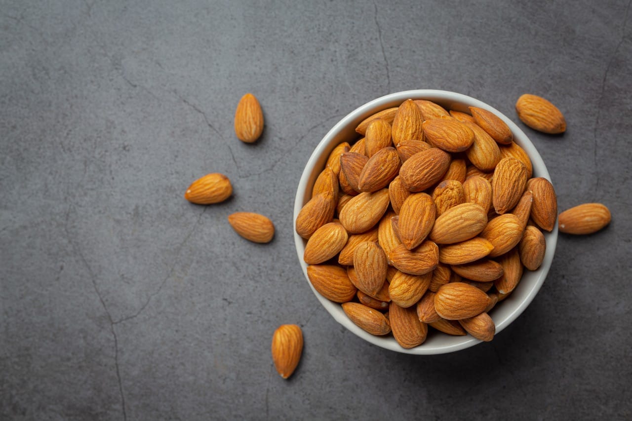 What Are the Best Food to Increase Hemoglobin For Diabetic Patient? 13 almonds