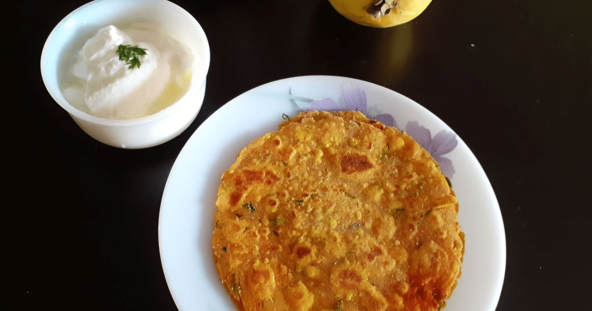 What are the Daily Guava Benefits You Can’t Ignore? 7 Guava paratha stuffed with sweet fruit filling on a pan