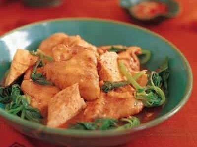 Braised Chicken Wings with Tofu and Spinach