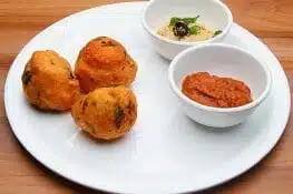 Kadalai Maavu Bonda (Besan Bonda)