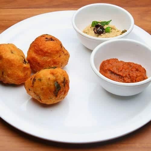 Kadalai Maavu Bonda (Besan Bonda)