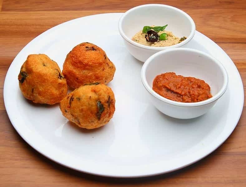 Kadalai Maavu Bonda (Besan Bonda)