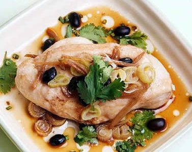 Steamed Chicken with Soy and Leek Sauce