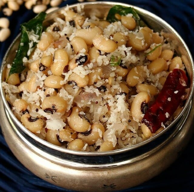 காராமணி சுண்டல் / Karamani Sundal (Black Eyed Peas Sundal)