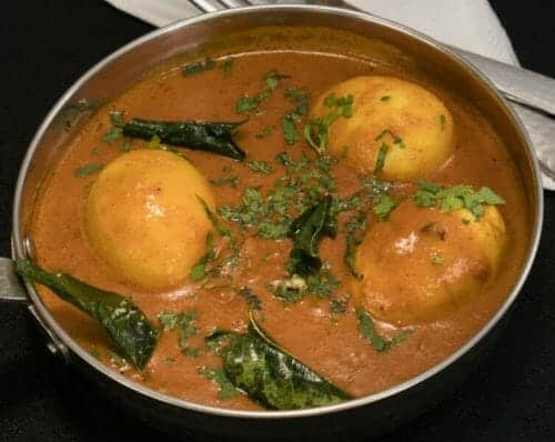 Andhra Egg Curry (Kodi Guddu Pulusu)