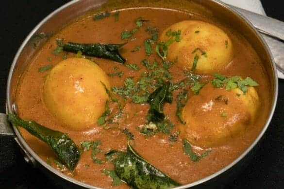 Andhra Egg Curry (Kodi Guddu Pulusu)