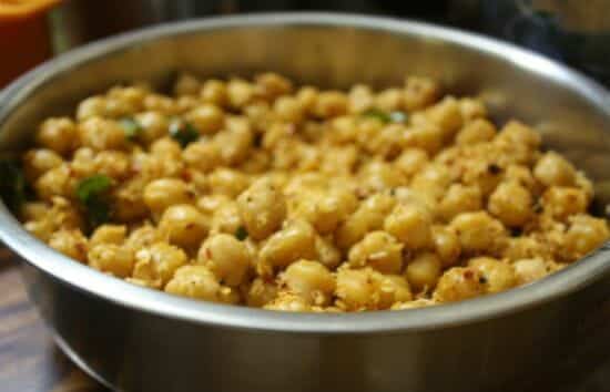 Kara Kondakadalai Sundal (Chickpeas Masala Sundal)