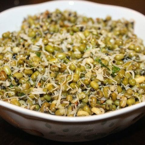 Sprouted Green Gram Sundal (Pachai Payaru Sundal)