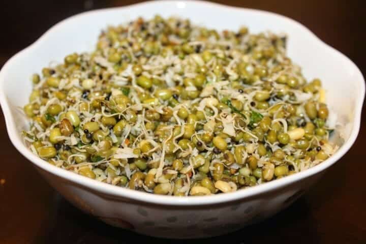 Sprouted Green Gram Sundal (Pachai Payaru Sundal)