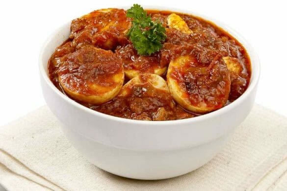 Chettinad Egg Curry (Chettinad Muttai Kuzhambu)
