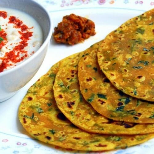 Methi Thepla with curd and pickle