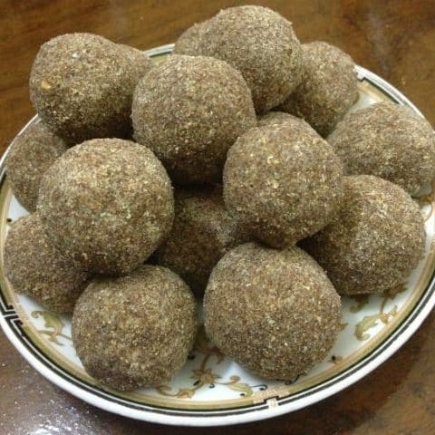 Roasted Gram and Ragi Laddu